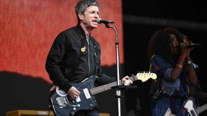 Noel Gallagher Faces Memory Challenges Recalling Oasis Lyrics On Stage